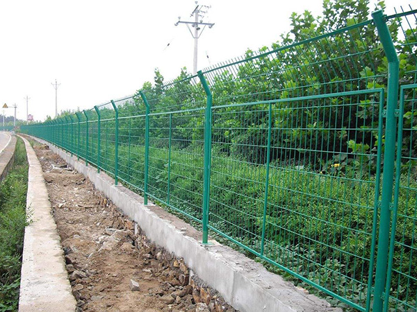 公路現貨護欄網圖片4 公路現貨護欄網圖片4