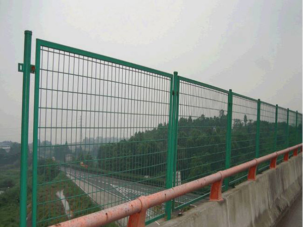 高速公路護(hù)欄網(wǎng)圖片2 高速公路護(hù)欄網(wǎng)圖片2